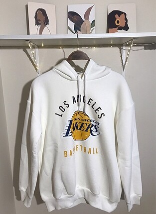 Lakers sweatshirt