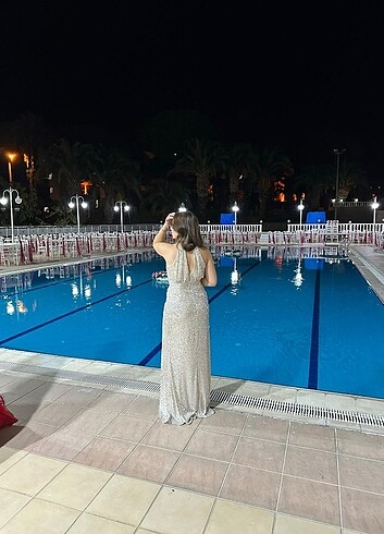 38 Beden PUL PAYET DETAYLI HALTER YAKA YIRTMAÇLI ABİYE ELBİSE