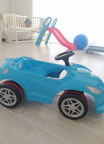 Pedallı büyük boy araba