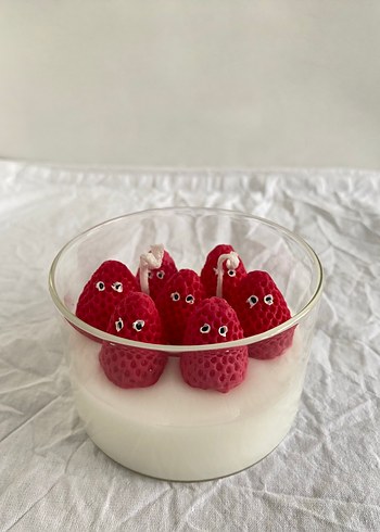 Beden Strawberry Cake Candle