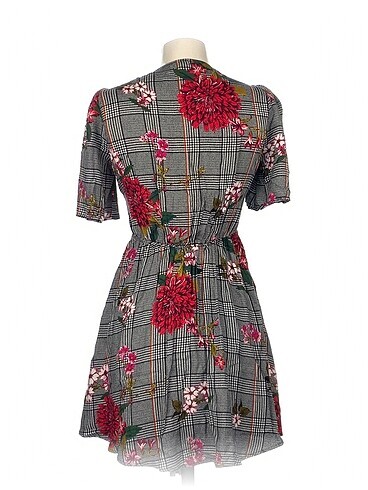 s Beden PreLoved Kısa Elbise %70 İndirimli.
