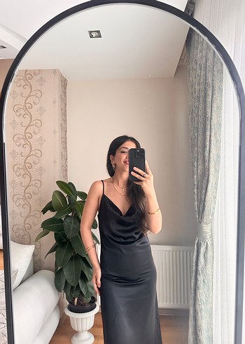 Siyah Midi Askılı V-Yaka Kadın Elbise - Görsel 2