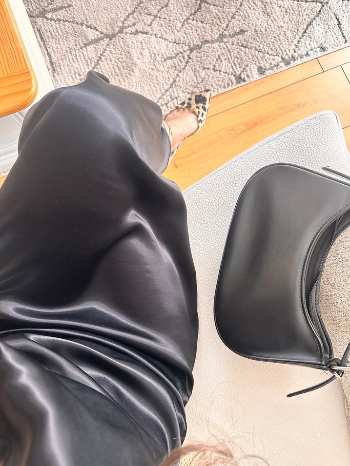 Siyah Midi Askılı V-Yaka Kadın Elbise - Görsel 4