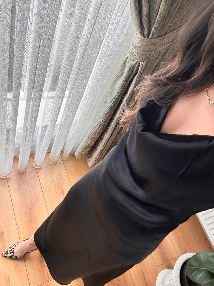 Siyah Midi Askılı V-Yaka Kadın Elbise - Görsel 3