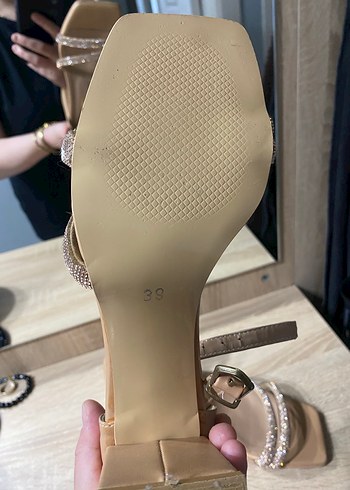 Zara Bej Rugan Kemerli Blok Topuklu Kadın Ayakkabı