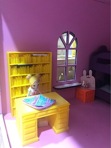Polly pocket kitaplık ve çalışma masası