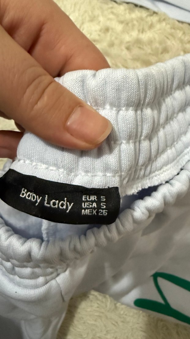 Beyaz Kapüşonlu Kadın Eşofman Takımı 
S ve M beden için uygundur - Görsel 5