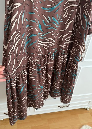 Kahverengi Zebra Desenli Uzun Kadın Elbise - Görsel 4