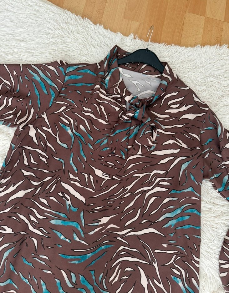 Kahverengi Zebra Desenli Uzun Kadın Elbise - Görsel 3