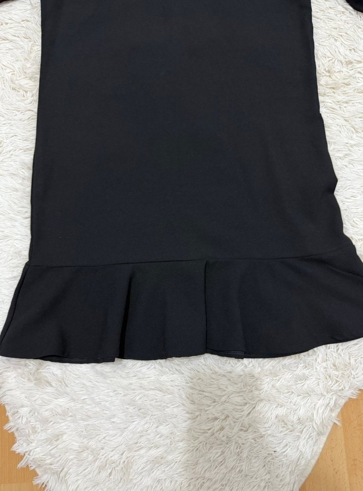 Uzun Kollu Siyah Fırfırlı Kadın Elbise - Görsel 4