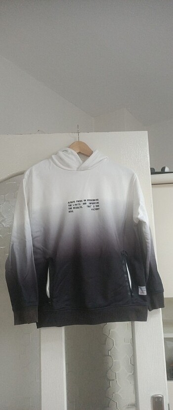 Erkek çocuk kapşonlu sweat shirt 