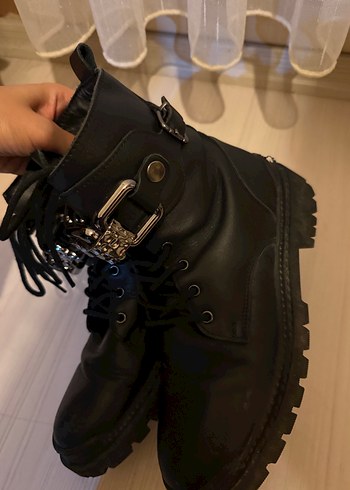 Siyah Deri Tokalı Goth Kadın Bot - Görsel 2