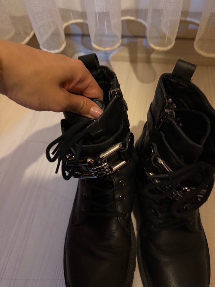 Siyah Deri Tokalı Goth Kadın Bot - Görsel 4