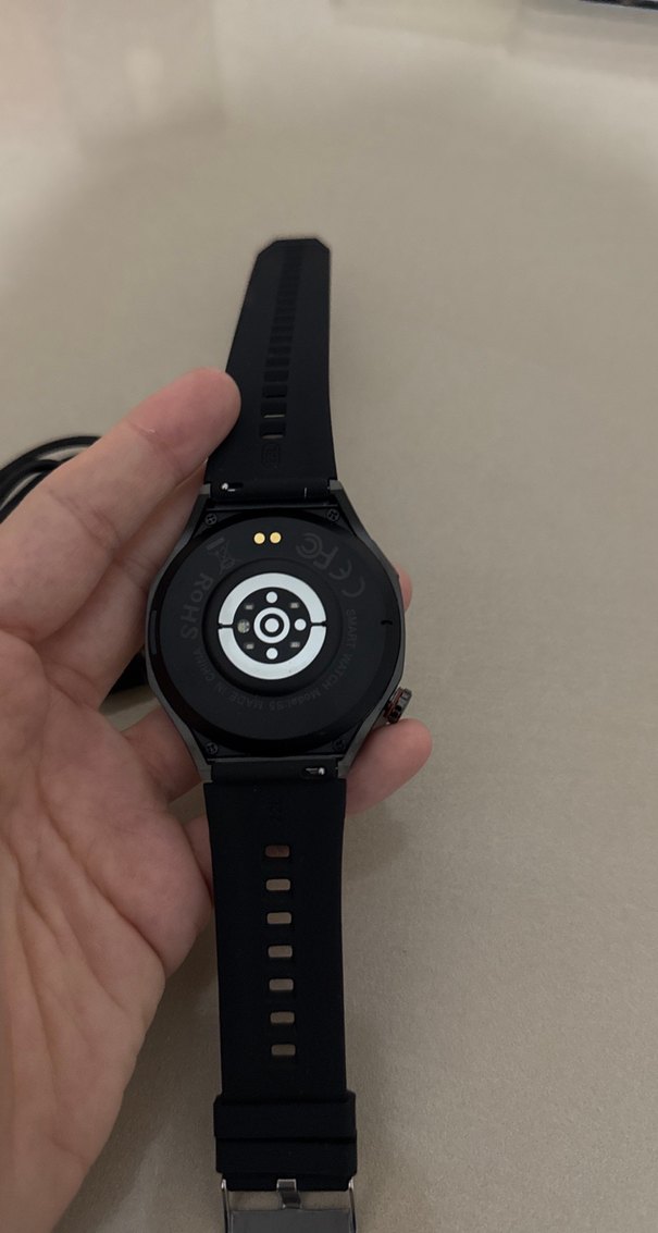 Siyah Akıllı Saat ve Şarj Kablosu - Görsel 2