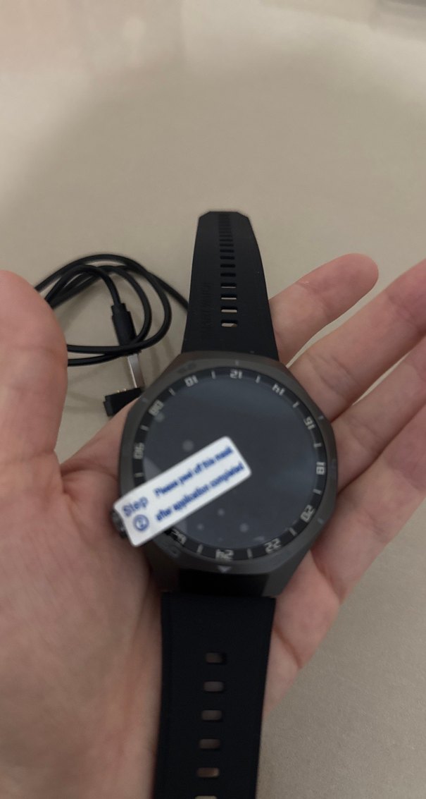 Siyah Akıllı Saat ve Şarj Kablosu - Görsel 3