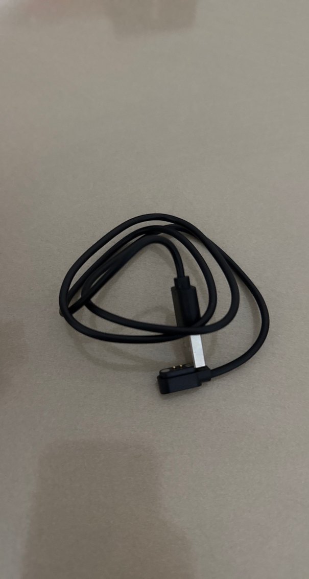 Siyah Akıllı Saat ve Şarj Kablosu - Görsel 4