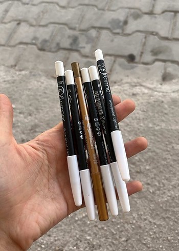 Flormar Beyaz ve Kahverengi Göz Kalemleri