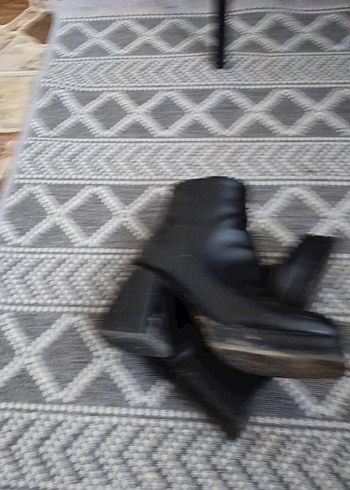 Tokalı Siyah Platform Topuklu Kadın Bot - Görsel 3