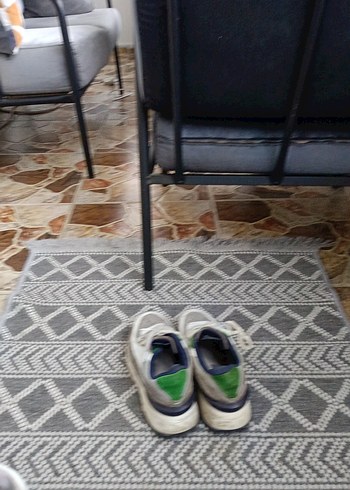 Gri Yılan Desenli Bağcıklı Spor Ayakkabı - Görsel 2