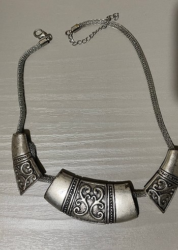 Gri Bohem Zincir Detaylı Midi Kolye