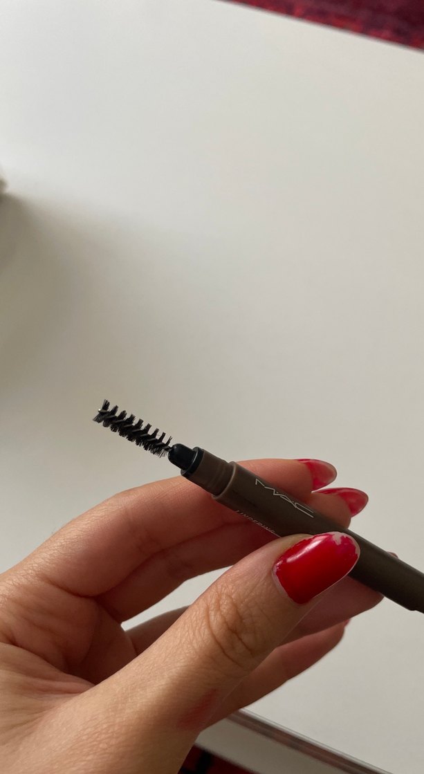 MAC Koyu Bej kaş Kalemi lingering - Görsel 3