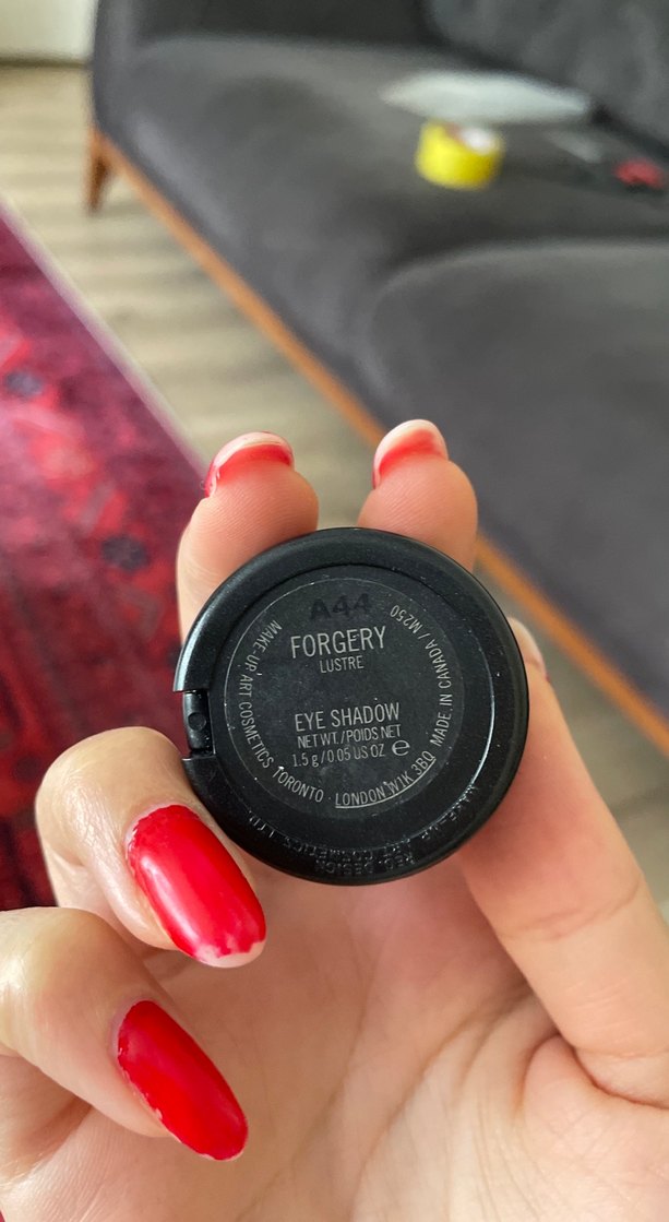 MAC Göz Farı Beyaz Işıltılı Ton forgery - Görsel 3