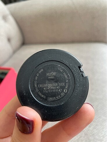 Beden Mac hush cream colour base