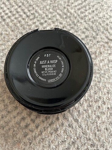 Beden Mac just a wisp allık highlighter