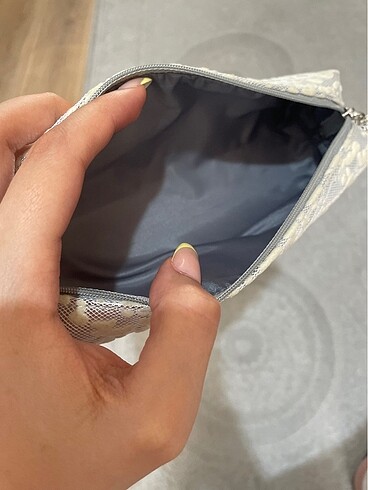  Beden Mac makyaj çantası gümüş