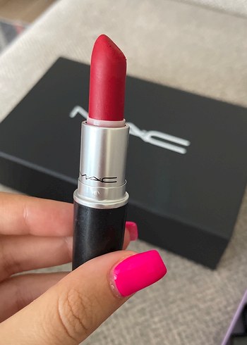 MAC ikonik Kırmızı Renkli Ruj ruby woo