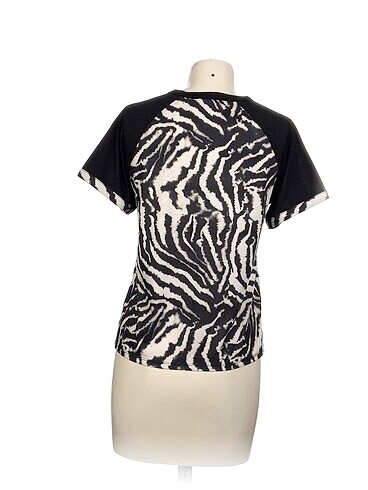 38 Beden Lipsy T-shirt %70 İndirimli.