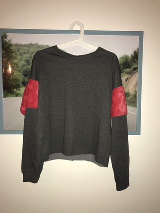 m Beden Peluş kol kirmizi sweat beden mevcut