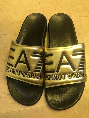 Armani terlik