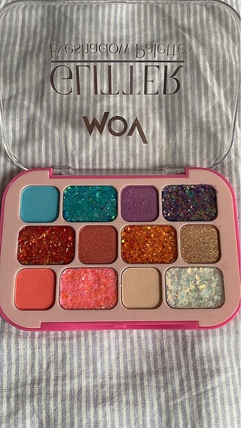 Revolution Glitter Paleti