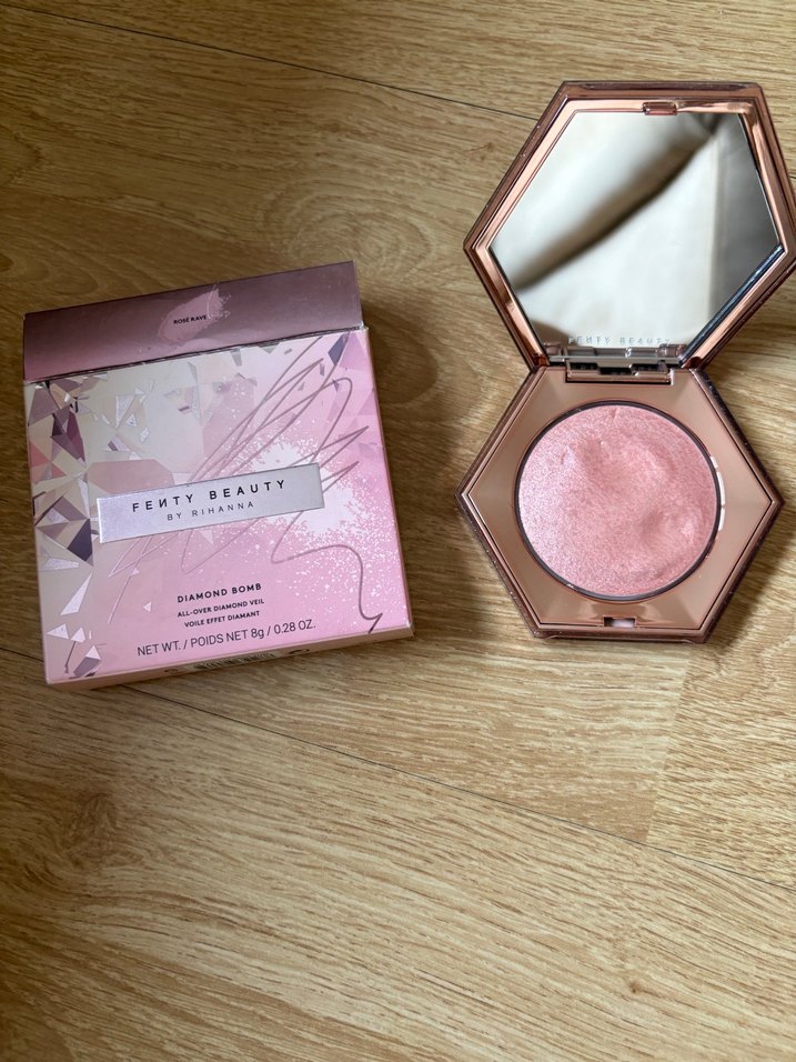 Fenty Beauty Diamond Bomb Aydınlatıcı - Görsel 3