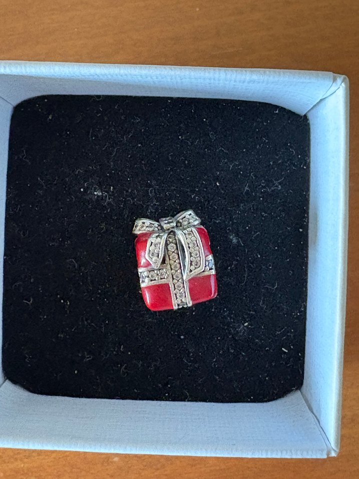 Pandora Kırmızı Hediye Kutusu Charm - Görsel 3