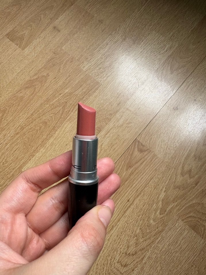 MAC Kinda Sexy Mat Ruj - Görsel 4