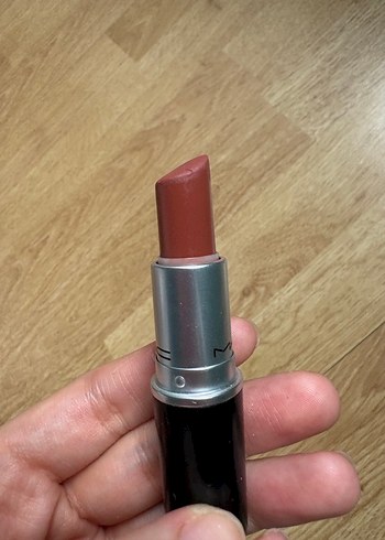 MAC Silky Matte Mat Ruj Taupe - Görsel 4