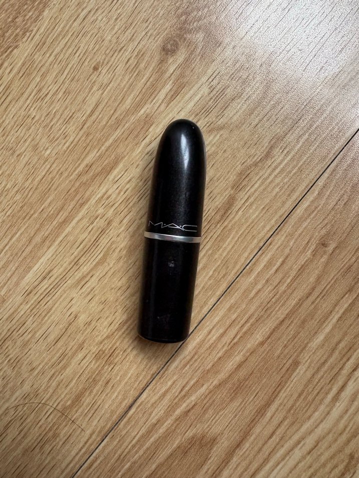 MAC Silky Matte Mat Ruj Taupe - Görsel 2