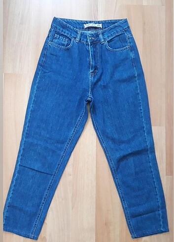 MOM JEANS