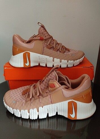 37 Beden turuncu Renk Nike ayakkabı