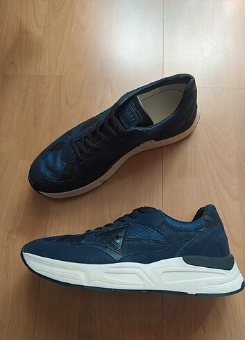 45 Beden lacivert Renk Guess ayakkabı 