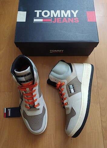 Tommy hilfiger bot