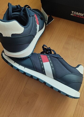 44 Beden Tommy hilfiger ayakkabı. Fiyat sondur.