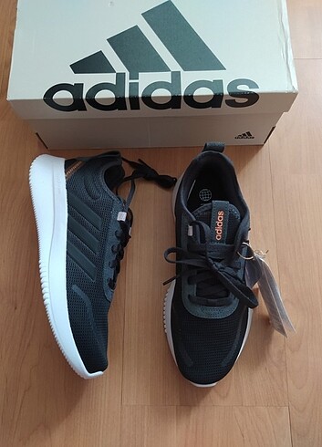 38 Beden siyah Renk Adidas ayakkabı