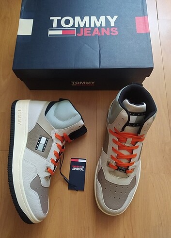 Tommy hilfiger bot