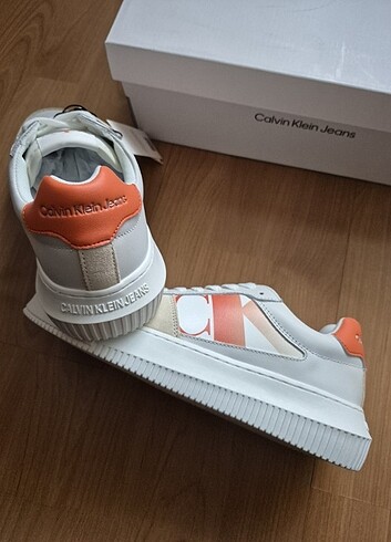39 Beden beyaz Renk Calvin Klein ayakkabı