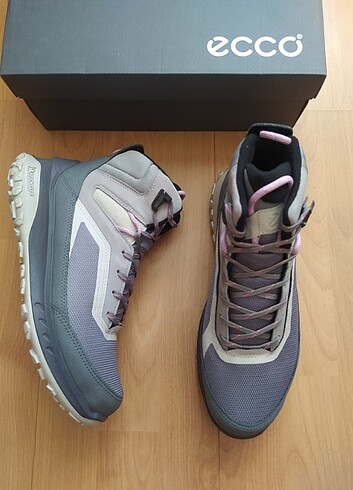 Ecco waterproof bot
