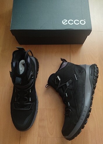 Ecco waterproof bot