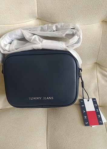 Tommy hilfiger çanta